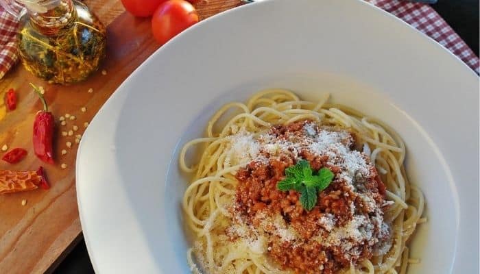 Macarrão Talharim à bolonhesa