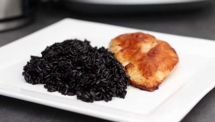 Saiba como fazer um sensacional arroz negro veja agora