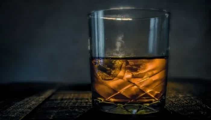 Drink de Whisky laranja e gengibre
