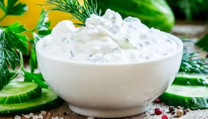 Molho de iogurte delicioso para salada