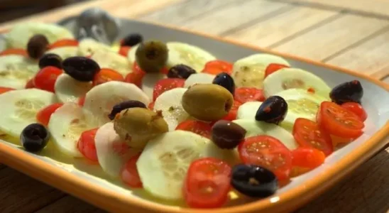 Salada de pepino com azeitona super fácil