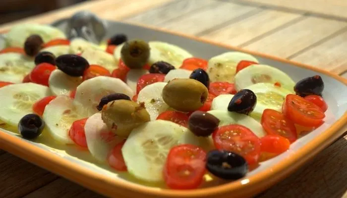 Salada de pepino com azeitona super fácil 
