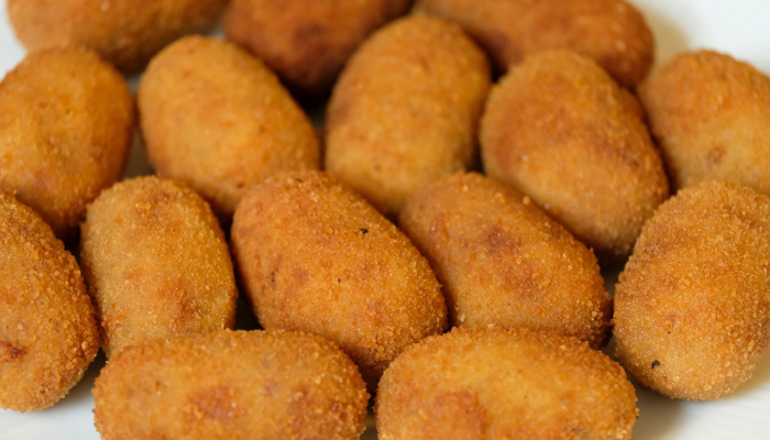 Bolinho de mandioca recheado com carne moída fácil