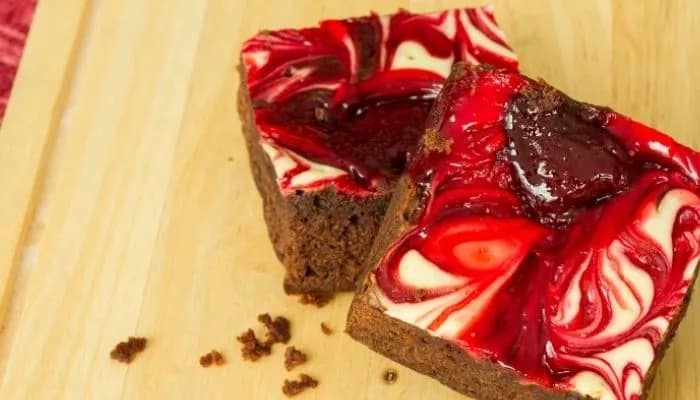 Brownie de chocolate e morango delicioso