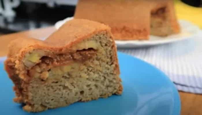 Bolo de banana com doce de leite incrível