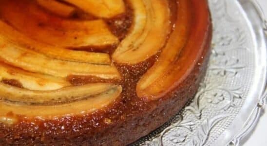 Torta de banana mel e amendoim de frigideira delicioso