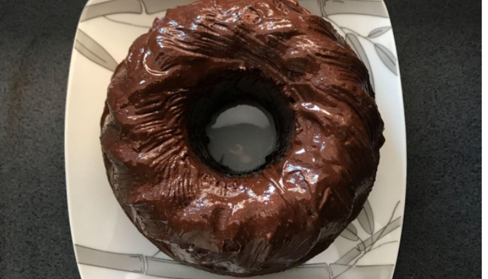 Bolo de chocolate super simples e delicioso