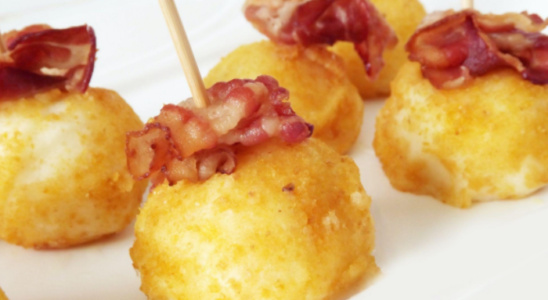 Deliciosas bolinhas de queijo com bacon