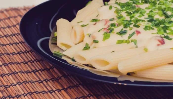 Macarrão ao molho branco delicioso