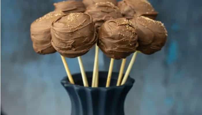 Paçocas cobertas com chocolate saborosas