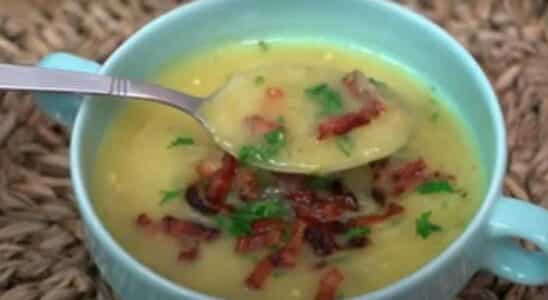 Sopa de mandioca com bacon saboroso