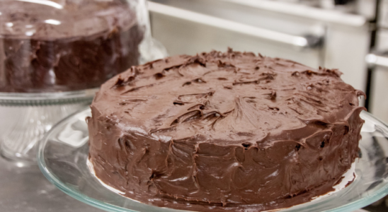 Bolo de chocolate de iogurte com nutella delicioso.