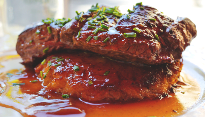 Receita de bife ao molho de mel com mostarda.