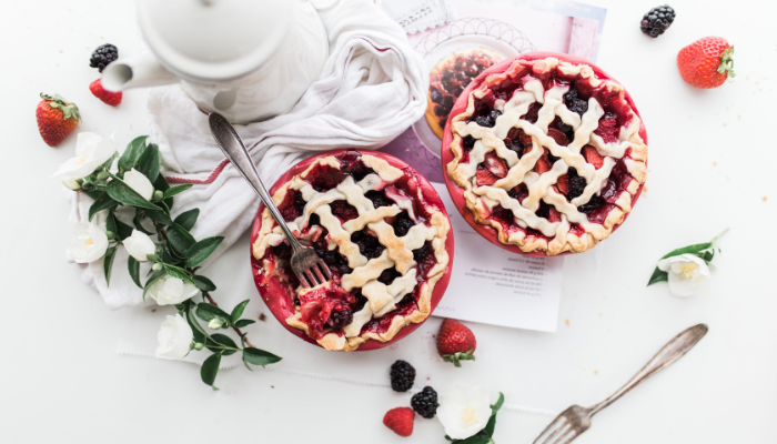 Receita de torta de frutas vermelhas modo americano.