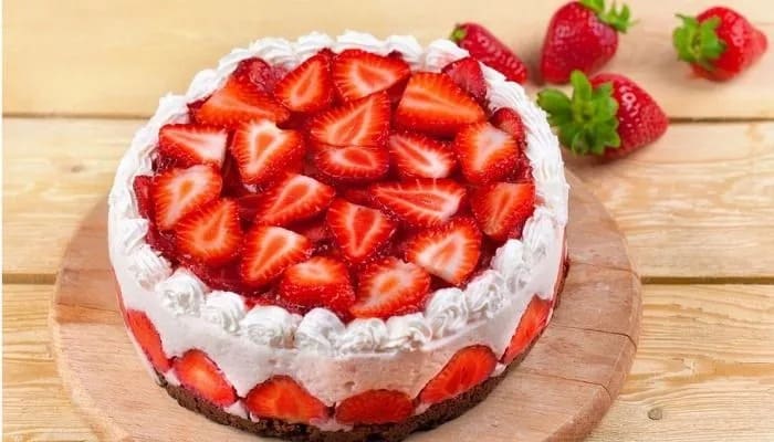 Receita de torta incrível de morango com chantilly