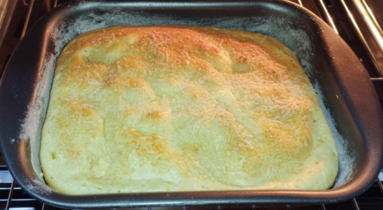 Receita de bolo de pão de queijo com requeijão incrível.