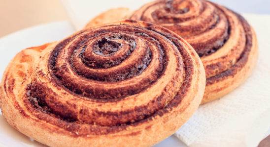 Receita de cinnamon rolls simples e deliciosa.