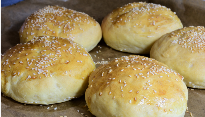 Receita de pão de Hambúrguer caseiro de forma simples.