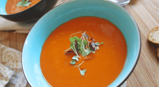 Receita de sopa de tomate incrível.