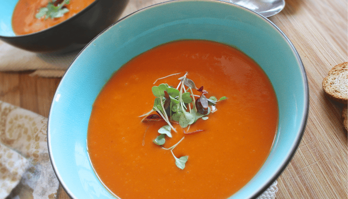 Receita de sopa de tomate incrível.