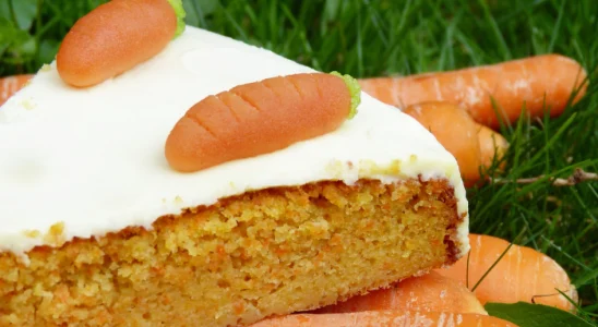 Bolo de Cenoura super fofo com brigadeiro branco