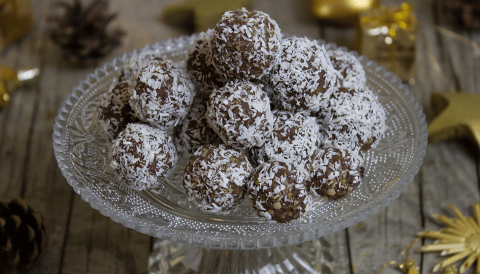 Brigadeiro de chocolate com coco docinho delicioso para a sua festa