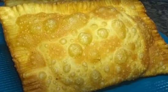 Massa de pastel fácil que fica sequinho e delicioso