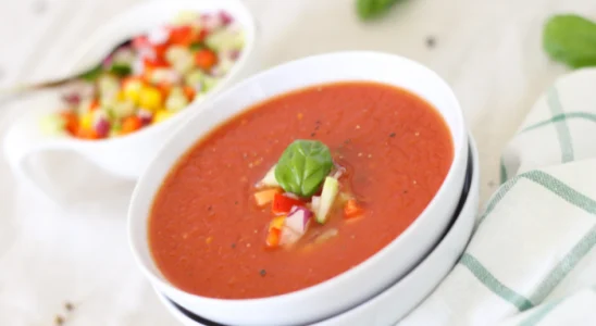 Receita de sopa de tomate super cremosa.