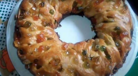 Rosca natalina com frutas secas para ceia de natal sua família vai adorar.