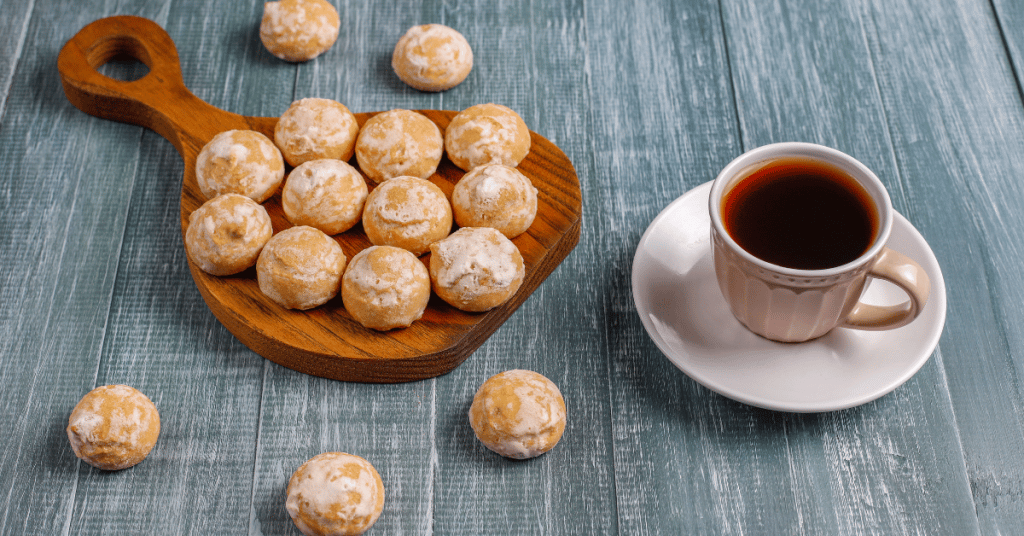 Bolinho de chuva sequinho e saboroso.