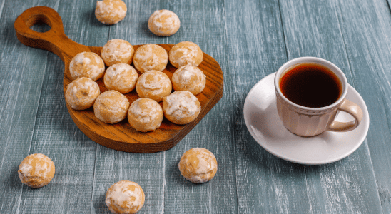 Bolinho de chuva sequinho e saboroso.