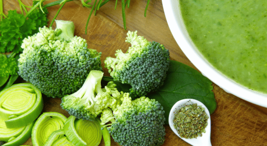 Receita de creme de brócolis com alho-poró incriável