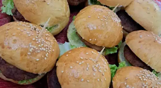 Receita de pão de hamburguês ou pão de leite.